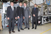 v.l.: Geschäftsführer Thomas Guglhör, Halblechs Bürgermeister Johann Gschwill, Bundestagsabgeordneter Stephan Stracke und Betriebsleiter Rolf Finsterwalder bei der Betriebsbesichtigung der ept GmbH in Buching